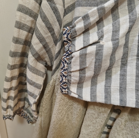 Flowy layered top - Picture 3 of 5